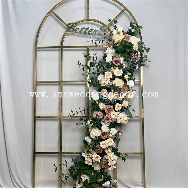 wedding table runner flowers